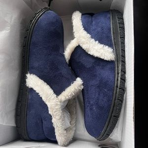 Soft moc  ladies slippers size 6 brand new